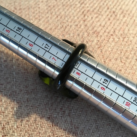 Really cute and unique fashion ring - Picture 6 of 6